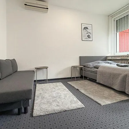 Zentrales Stgt 3sz 12 Pers Appartement