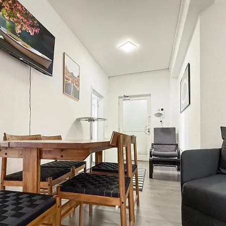 Zentrales Stgt 3sz 12 Pers שטוטגרט